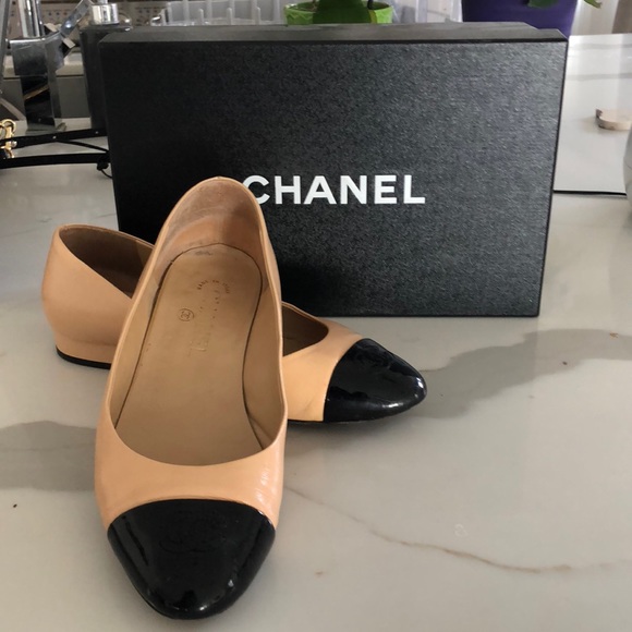 Authentic Chanel flats - Picture 1 of 8